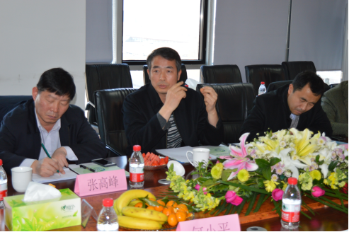 北京市工商聯(lián)佘運副主席(中)、張峰處長(cháng)(左)，北京市統戰部曹杰處長(cháng)(右)