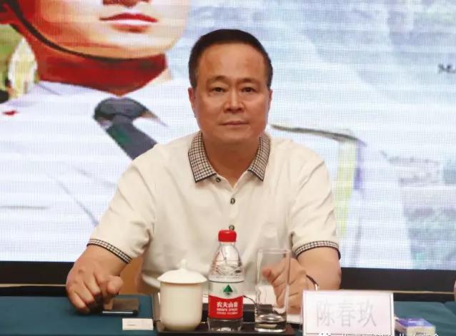 北京福建企業(yè)總商會(huì )黨委書(shū)記、會(huì )長(cháng)陳春玖